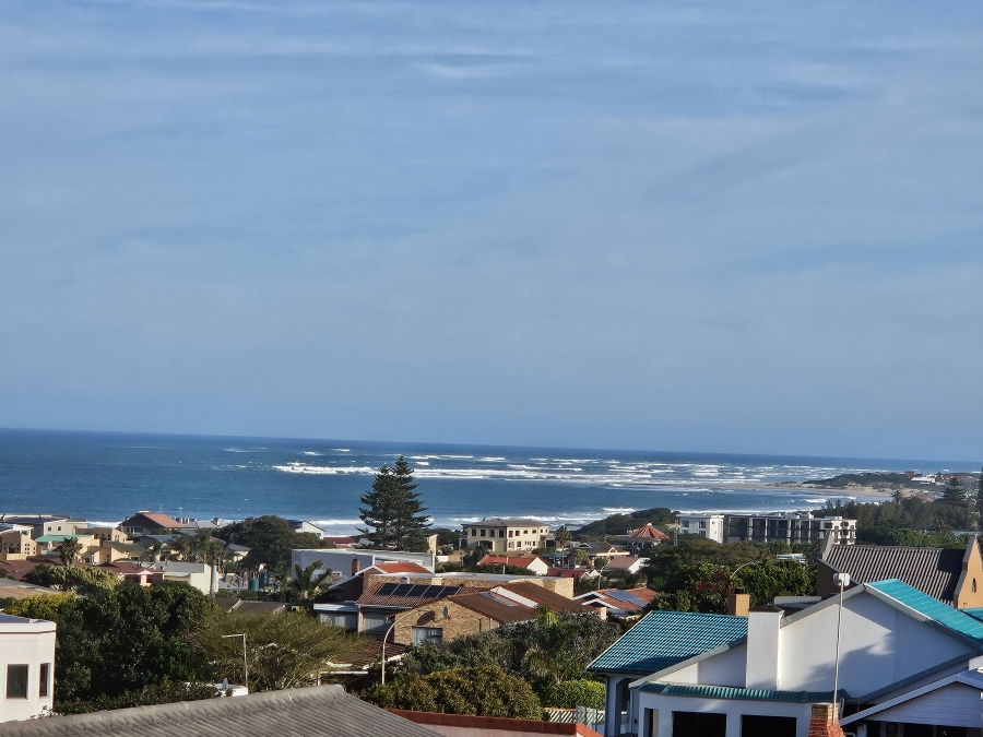 4 Bedroom Property for Sale in Wavecrest Eastern Cape